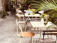 -彳亍咖啡·这里(水湾路店)
