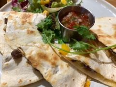 牛肉馅饼配迷你沙拉-HELLO 27 意面·沙拉·帕尼尼