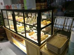 面包甜点陈列柜-执茶识麦(万达华府店)