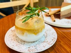 -Chom Cafe and Restaurant