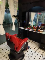 -老男孩男士理容馆·理发·烫染·修面