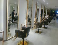大厅-3AM HAIR SALON烫发染发接发