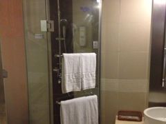 -莫泰酒店(上海虹桥北新泾地铁站天山路店)