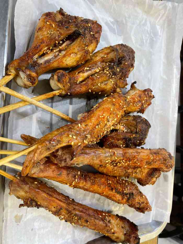 齐记烤鸡腿-"它家老板娘原来在路边整个小炉子烤了好多年.