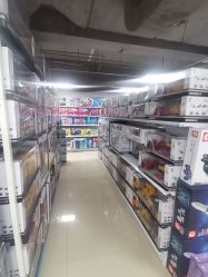 -来此探索玩具仓储店