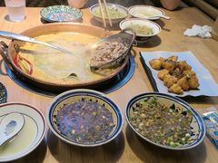 -洱火云南酸菜牛肉火锅(石景山当代商城店)