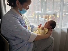 -上海雏渐肥月嫂