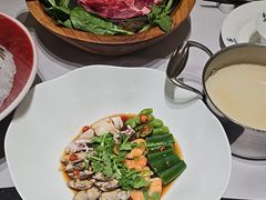 -红鼎豆捞·非遗鲍皇汤火锅(宝丰路店)