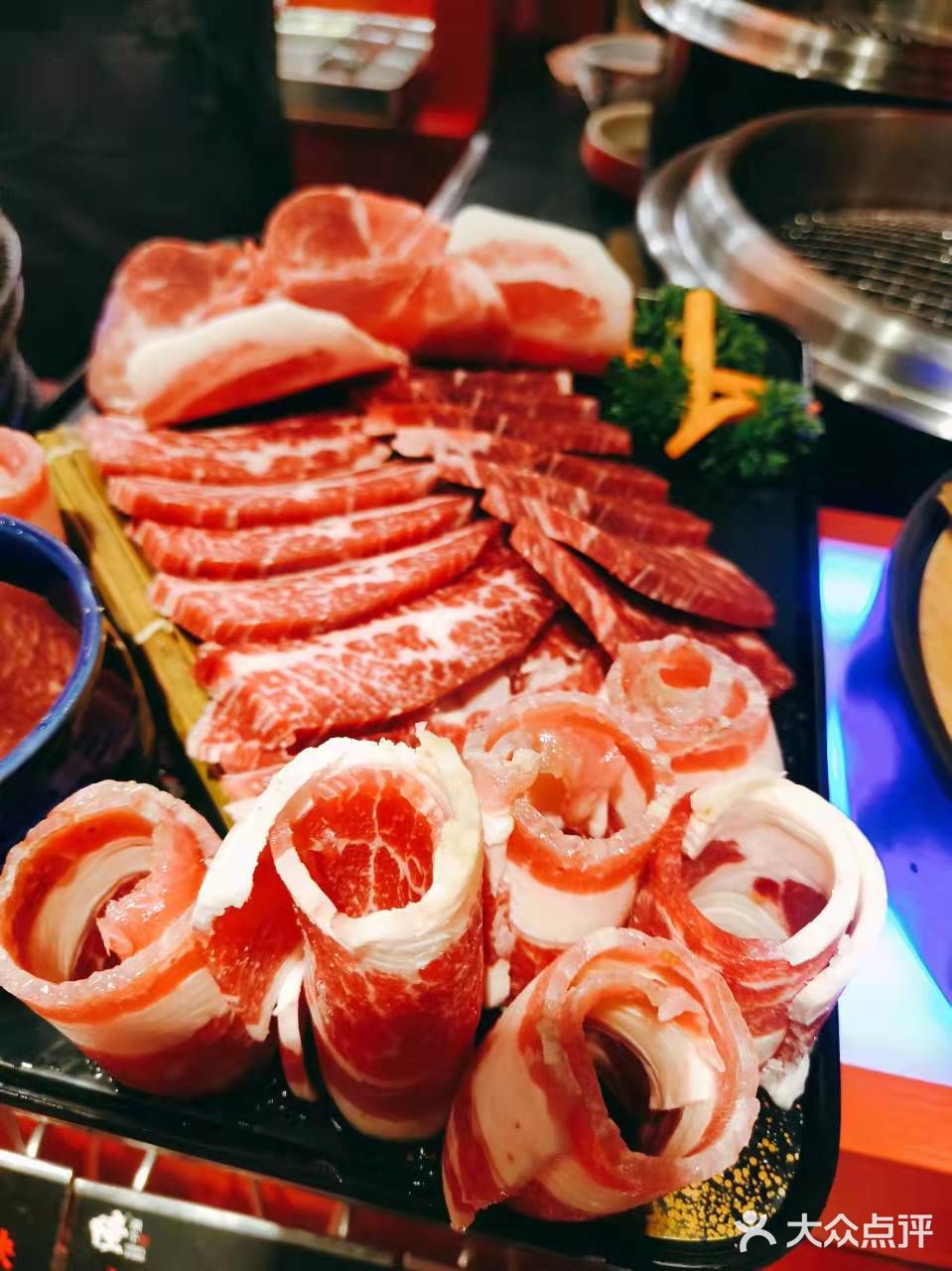 大口吃肉！干干干！ 就来瞳瞳瞳[加油]