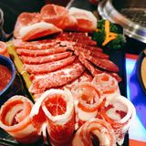 大口吃肉！干干干！ 就来瞳瞳瞳[加油]