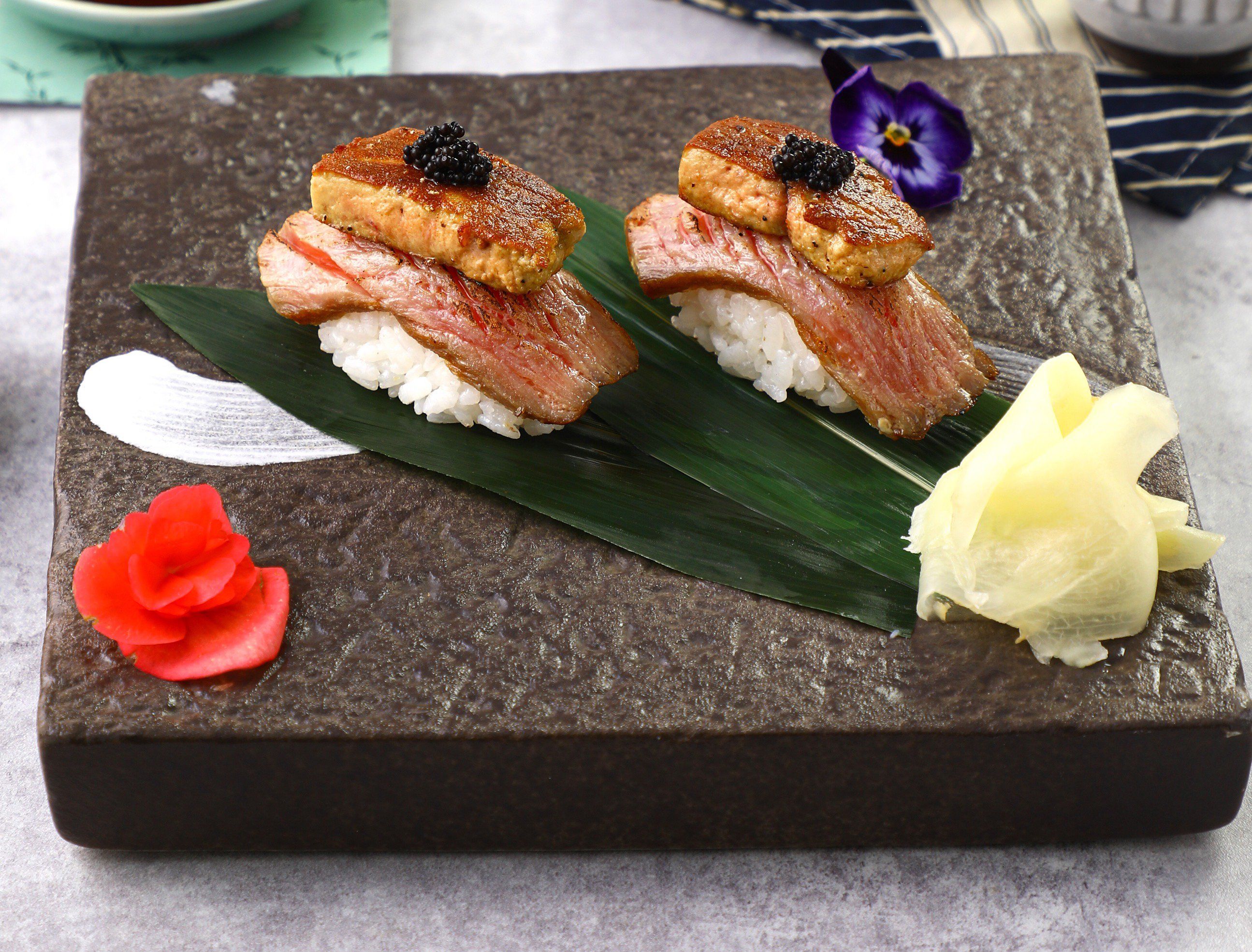 「鲷鱼姿造刺身」鲷鱼刺身口感鲜甜,肉质紧