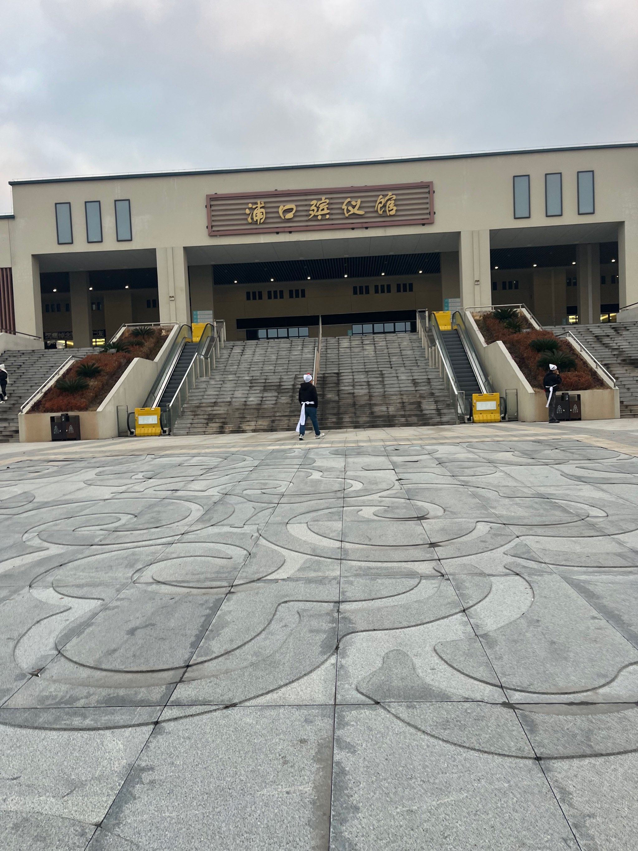 今天为老人家一条龙服务,全程跟踪,入土为安