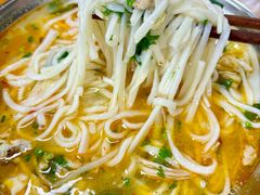 耙肉饵丝-巍山𤆵肉饵丝