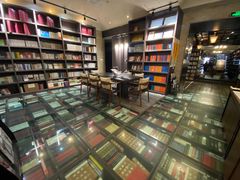 -钟书阁(松江泰晤士小镇店)