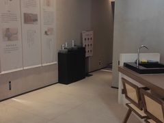 -灸春堂·艾灸·痛症·整脊连锁(之江银泰店)