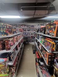 -来此探索玩具仓储店