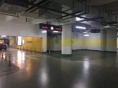 -爱琴海购物公园-地下停车场