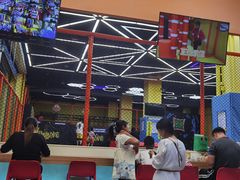 -爱蹦iBOON蹦床运动馆(江汉店)