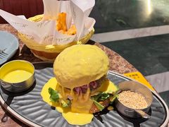 瀑布芝士牛肉汉堡-Let'sBURGERplus·非常创意汉堡(三里屯店)