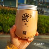 每人一杯奶茶，要的半糖的，所以味道很合口