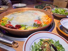 -洱火云南酸菜牛肉火锅(石景山当代商城店)