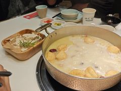 -洪氏嗨捞·猪肚鸡火锅(阳光天地店)