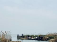 -亮河湾山庄