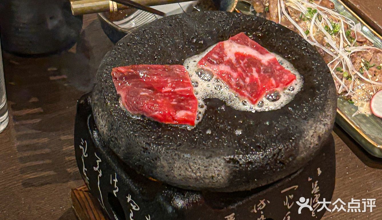 在长沙吃到坠好吃的石板牛肉！七分熟的香嫩口感真的绝了