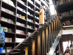 -钟书阁(松江泰晤士小镇店)