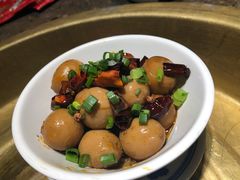 -沪小二炭火蛙锅(淮海中路美食不夜城店)
