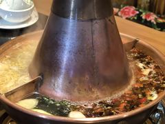 -果松木炭酸菜铜火锅·外婆参鸡汤