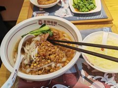 -呷佬·长沙手工米粉(金沙江路店)