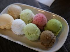 -莓园冰淇淋店