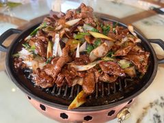 铁板炙烤坝上羊肉羊肉-那家小馆•北京菜•烤鸭(香山店)