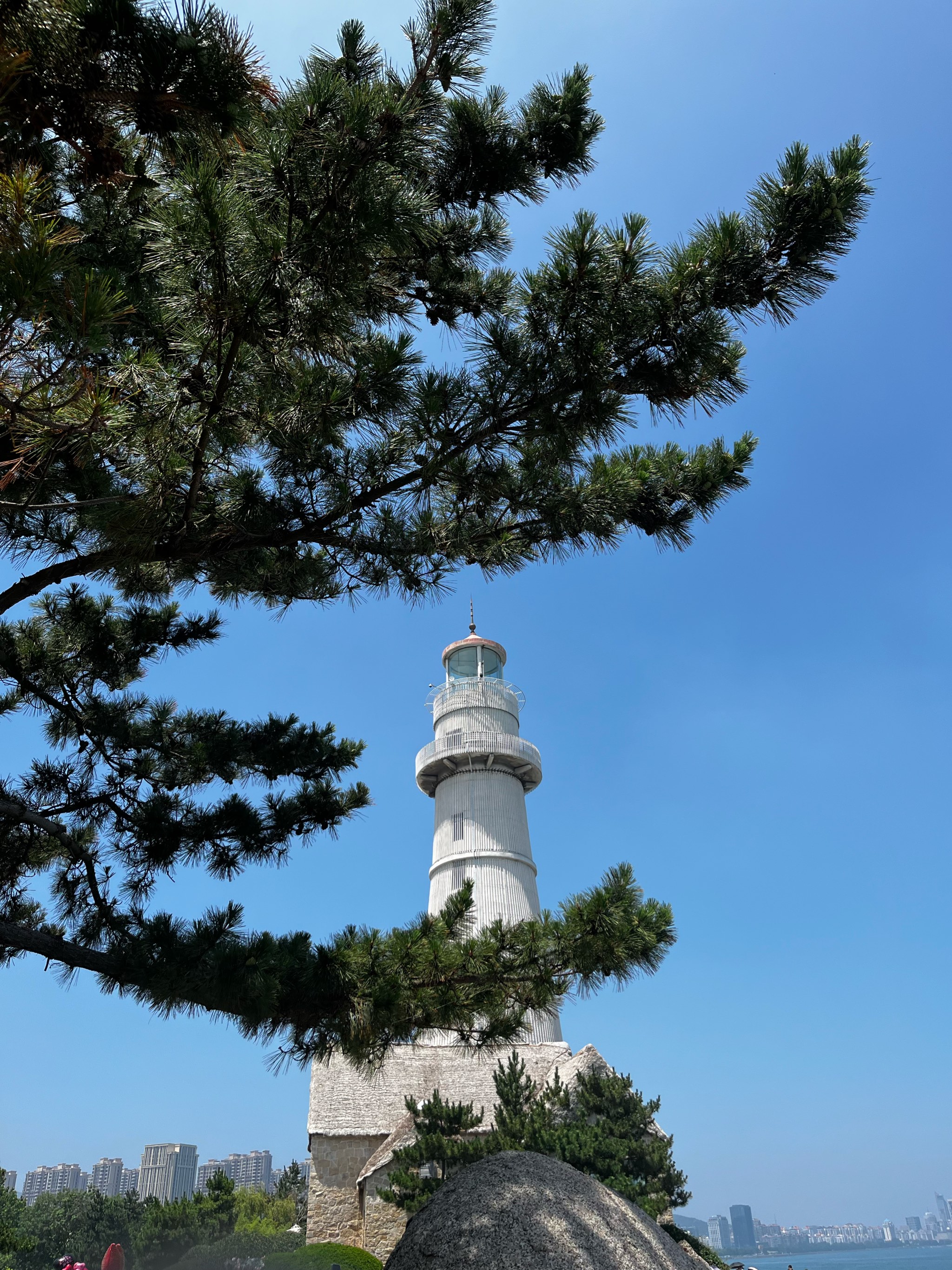 威海悦海公园灯塔简介图片