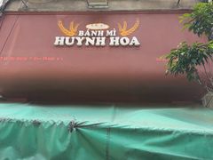 -Bánh Mì Huynh Hoa
