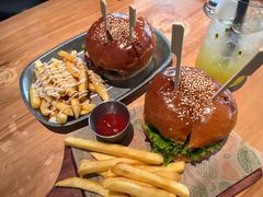 -三勾JJJ Burger&Coffee(梅溪湖店)