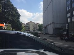 -沃尔玛上海田林店-地面停车场