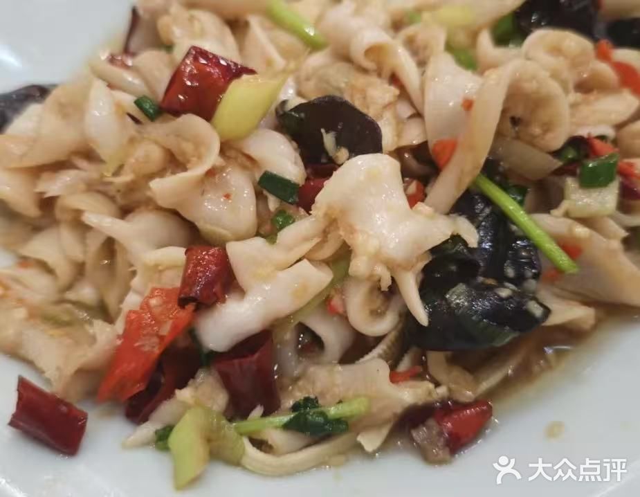 路过闵行朋友推荐的海鲜店，晚上四点半点才开门