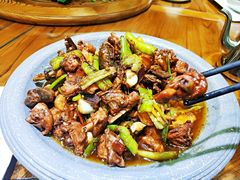 沂蒙特色炒鸡-俏东方·海味水饺·青岛菜(崂山店)