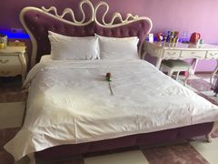 -天鹅恋主题酒店(光谷广场步行街店)