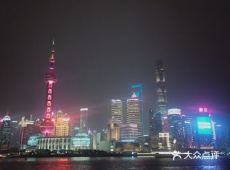 地理位置： 第一次来外滩，给我的第一感觉就是震撼