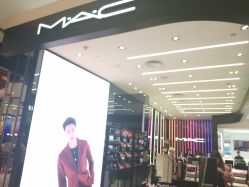 -M·A·C