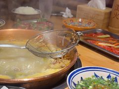 -洱火云南酸菜牛肉火锅(石景山当代商城店)