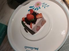 草莓外交官-蜜桃花开·中西融合菜E&W(南长街店)