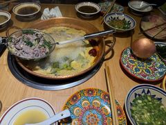 -洱火云南酸菜牛肉火锅(石景山当代商城店)