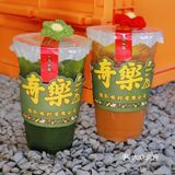 门口摆了露营的座椅，看上去很特别，店里虽然不算大
