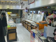 -美式眼镜·授权蔡司.依视路.尼康.豪雅.明月(人民广场店)