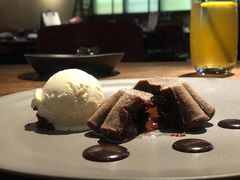 巧克力火山熔岩-Carbon莫卡哆·意大利复古集市餐厅(杭州大厦店)
