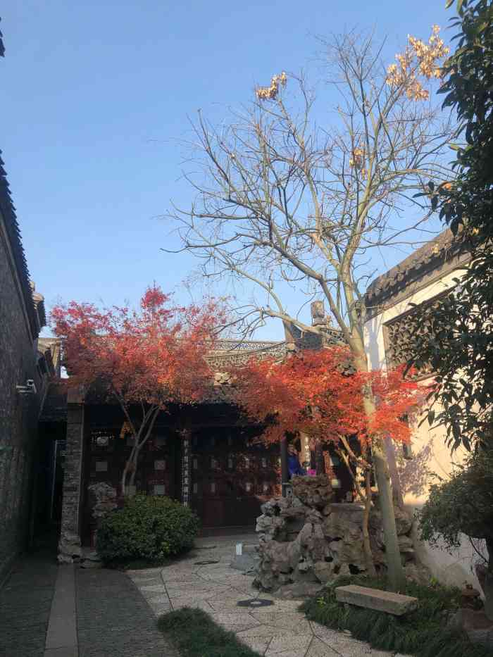 逸圃-"逸圃地处东关街,毗邻个园,繁华街中有此僻."-大众点评移动版